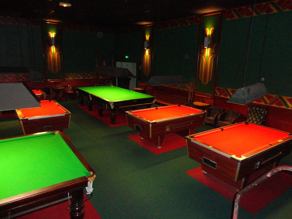 billard-2, avr. 2019 billard deux pieds en salle de jeux